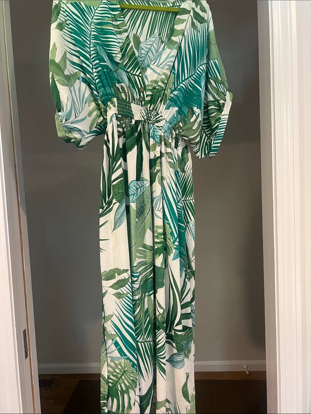 CUPSHE Tropical Leaf Print Maxi Dress in Green and White